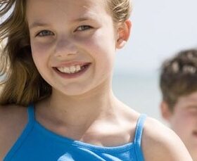 cirugia-plastica-de-orejas-con-implante-ninos