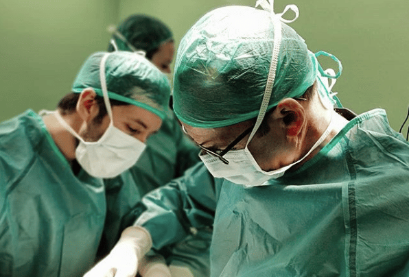 Dr. Vicente Paloma | Cirujano Plastico Quirofano