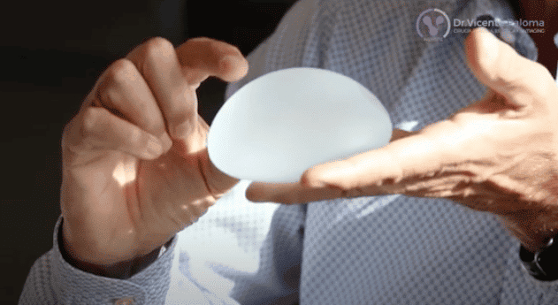 Protesis-mamaria-Que-es-la-Proyección-Dr.-Vicente-Paloma